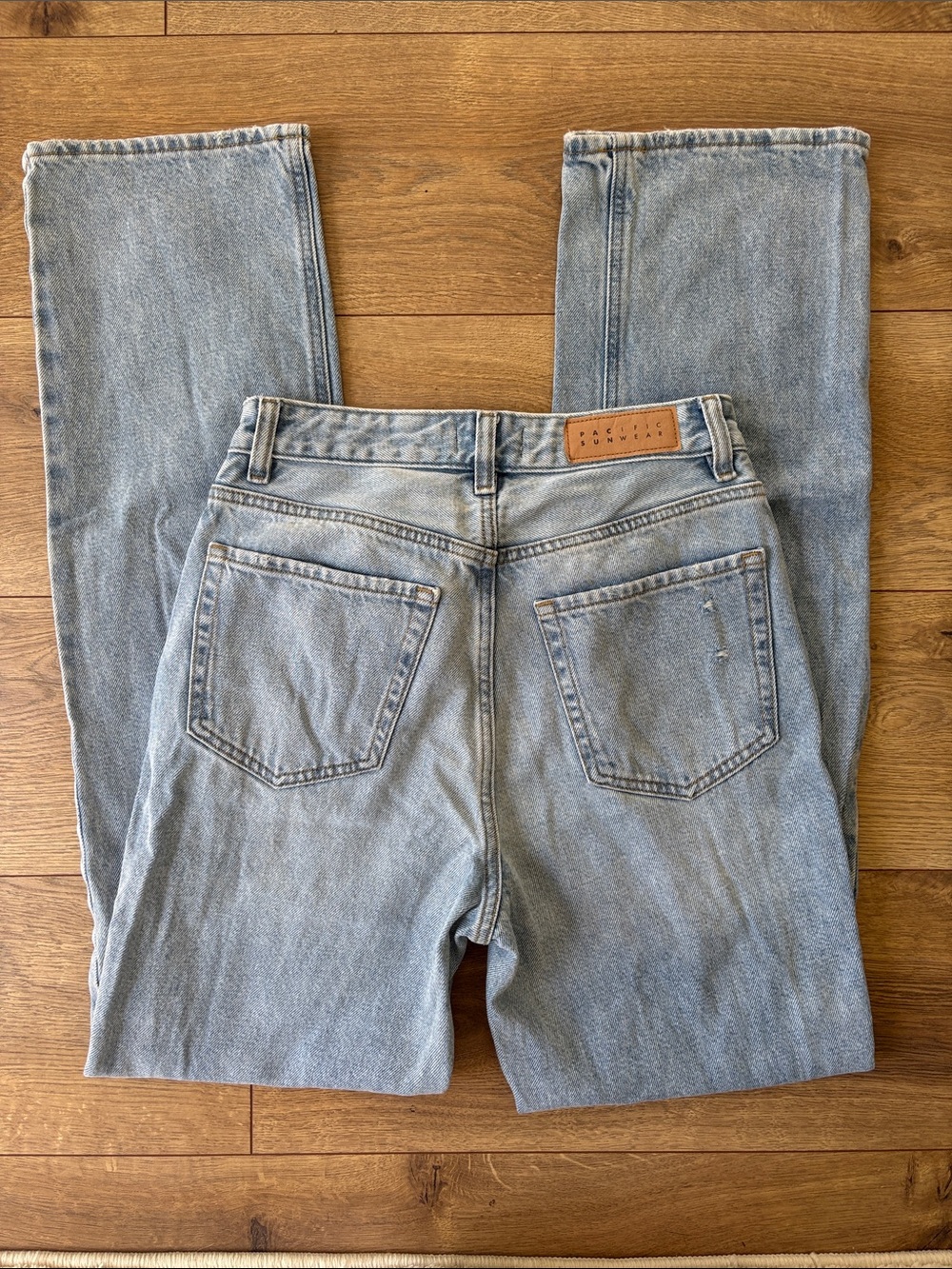 PacSun 90s Boyfriend Light Blue Straight-Leg Distressed Denim Jeans - Picture 3 of 8